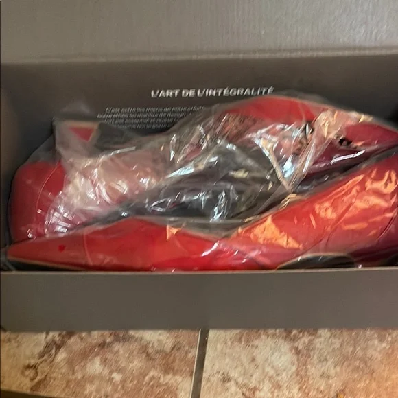 Pointed Toe Red Flats - Picture 8 of 9